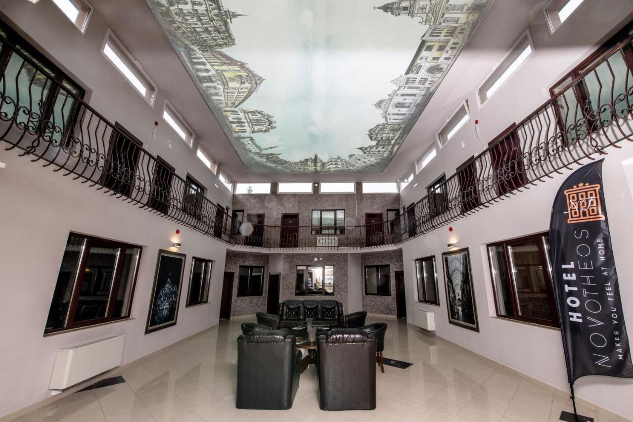 Hotel Novotheos Oradea Εξωτερικό φωτογραφία