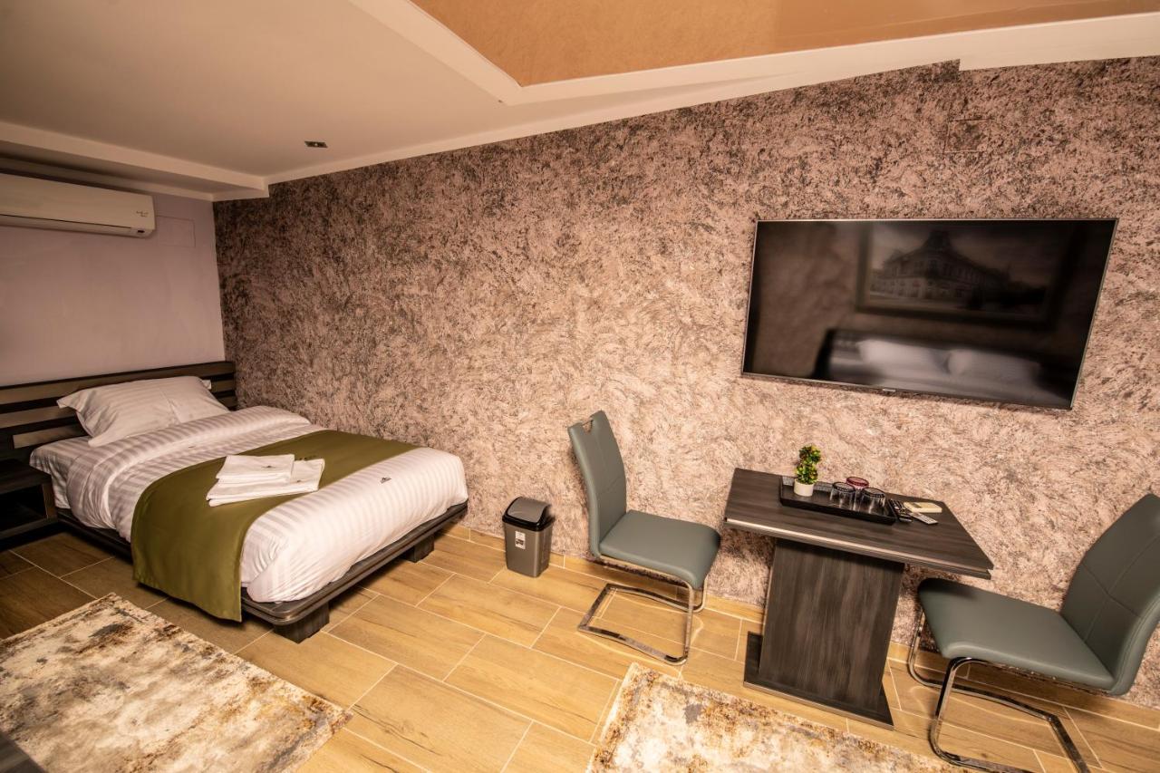 Hotel Novotheos Oradea Εξωτερικό φωτογραφία