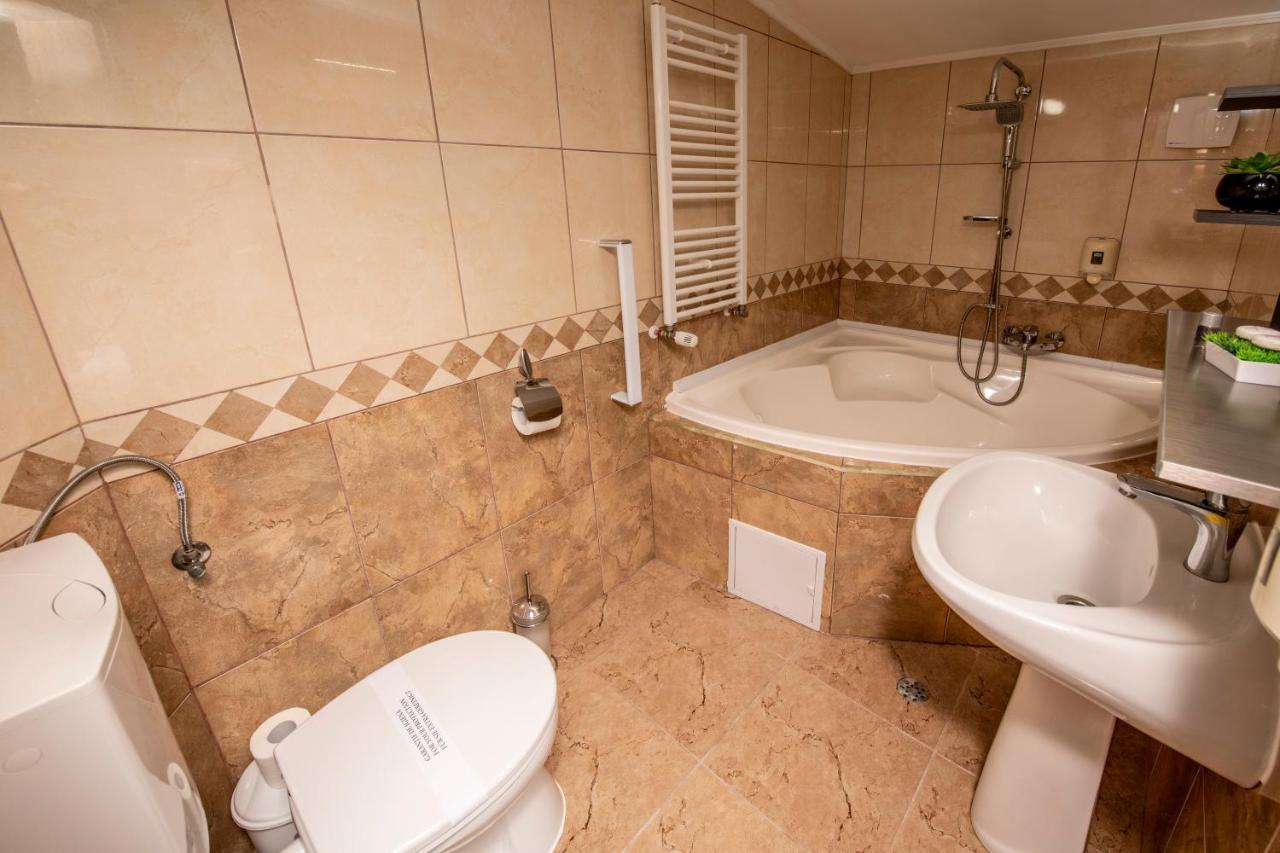Hotel Novotheos Oradea Εξωτερικό φωτογραφία