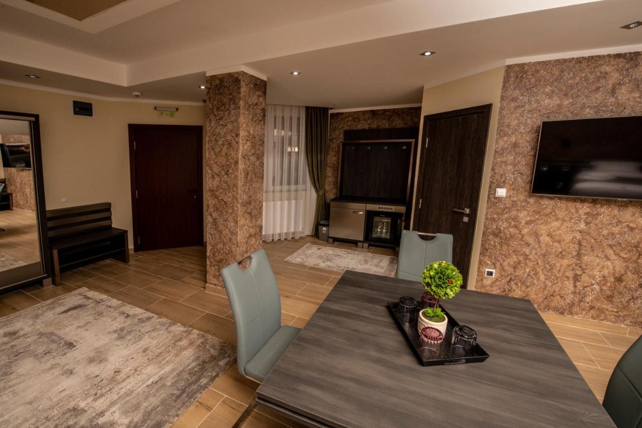 Hotel Novotheos Oradea Εξωτερικό φωτογραφία