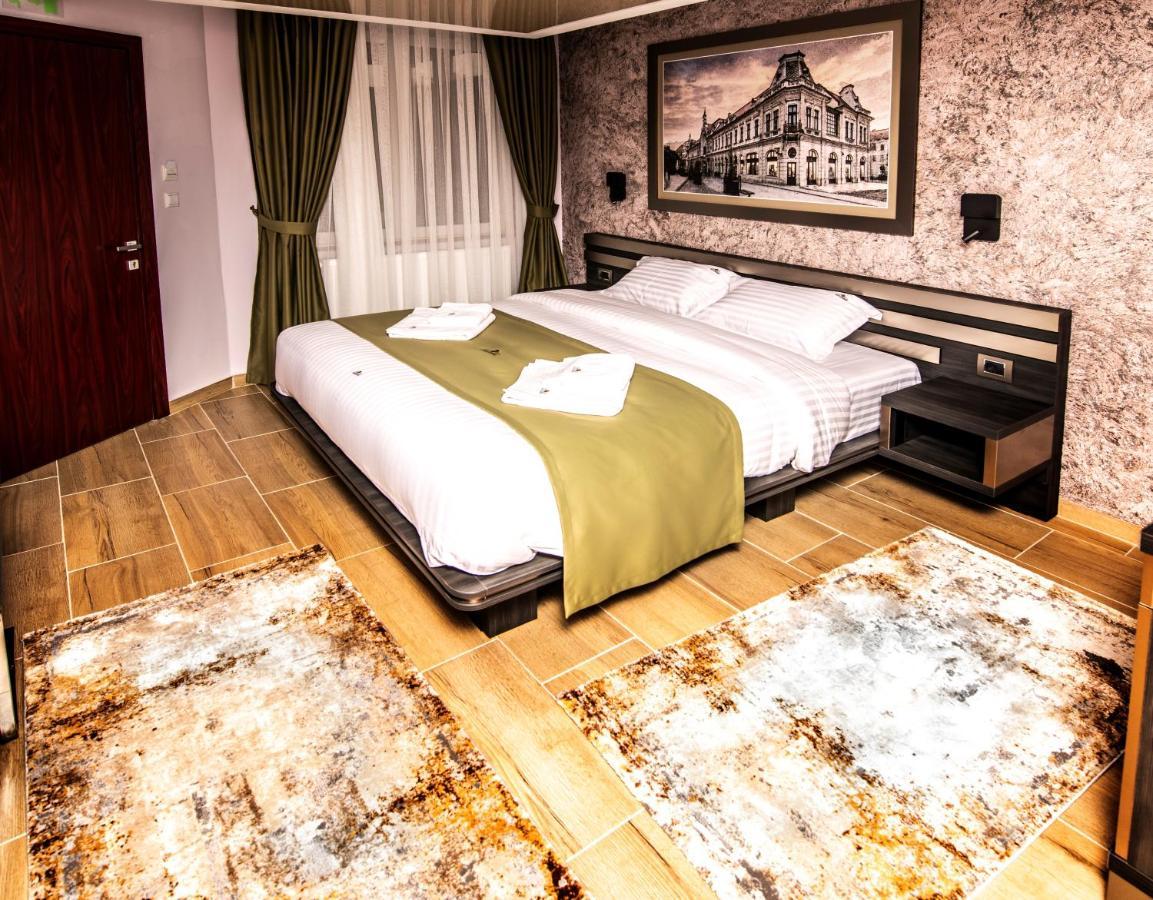 Hotel Novotheos Oradea Εξωτερικό φωτογραφία