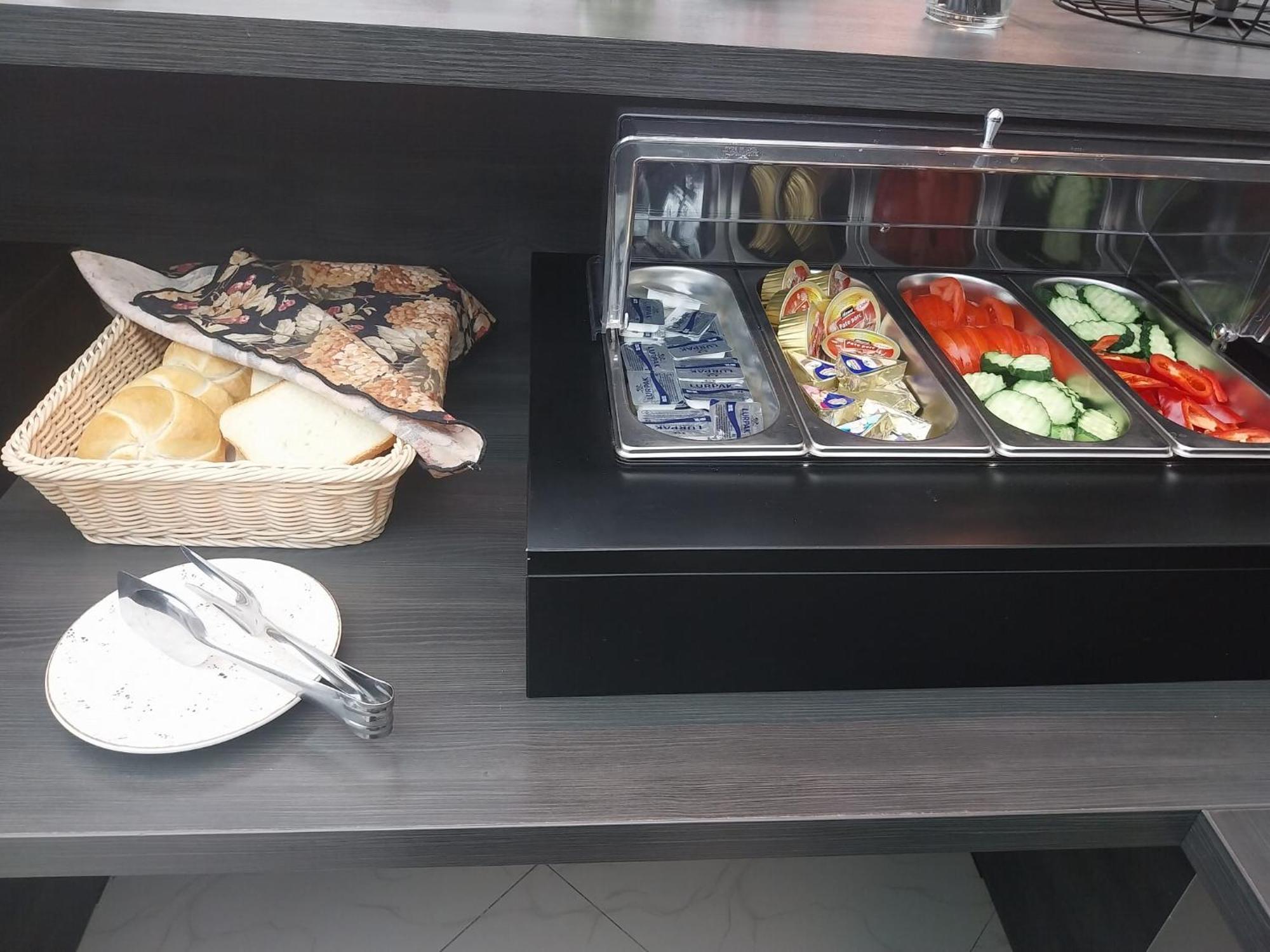 Hotel Novotheos Oradea Εξωτερικό φωτογραφία